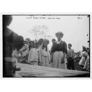   May Party in Battery Park,King,Queen of May,New York