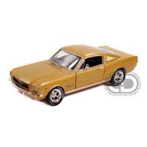  1965 Ford Mustang Fastback 1/24 Gold: Toys & Games