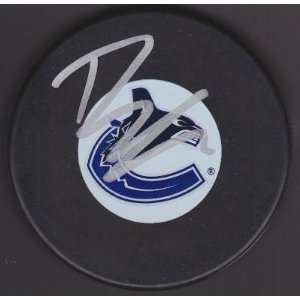  Signed Ryan Kesler Puck   NHL 2011 CUP   Autographed NHL 