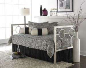 Astoria Daybed w/ Pop Up Trundle  