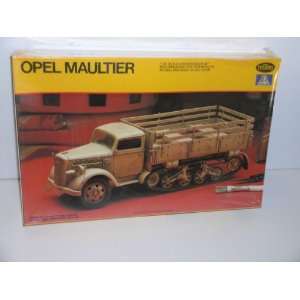    German WW II Opel Maultier  Plastic Model Kit 