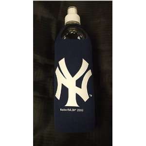  MLB New York Yankees Water Bottle Wet Suit Sports 