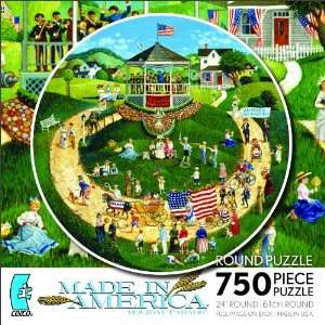   in America HOLIDAY PARADE 750 Piece 24 ROUND PUZZLE: Toys & Games