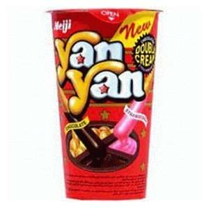 Yan Yan Double Cream Dip (Strawberry & Chocolate Cream)   1.55oz