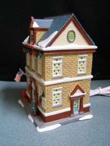 THIS IS A LOVELY A CHRISTMAS STORY SET INCLUDES THE POLICE STATION AND 