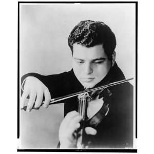  Itzhak Perlman, playing the violin, 1965